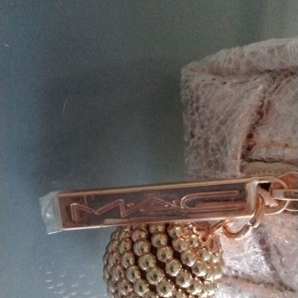 MAC    - Picture 2 of 5